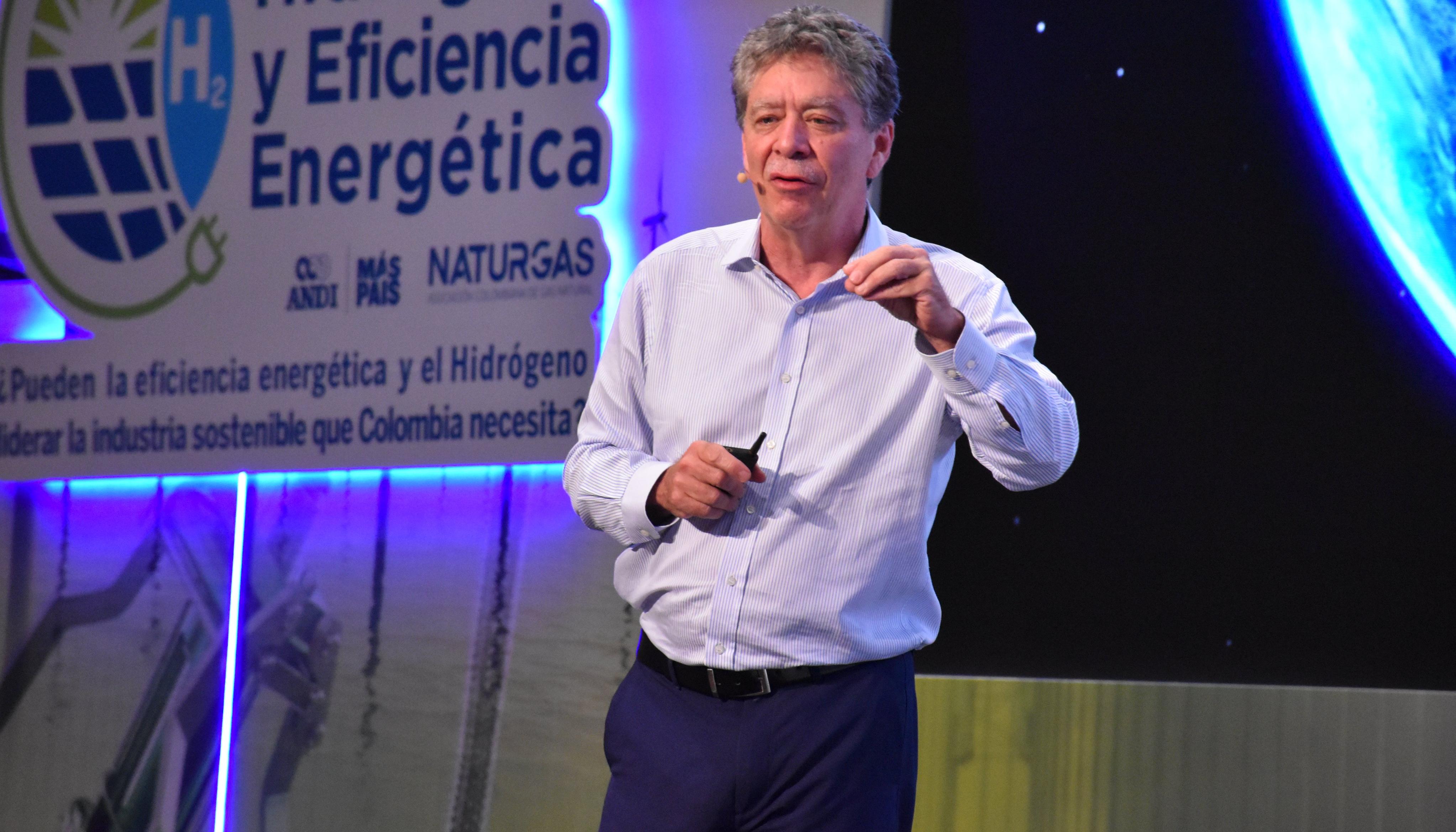 Bruce Mac Master, presidente de la Asociación Nacional de Empresarios de Colombia.
