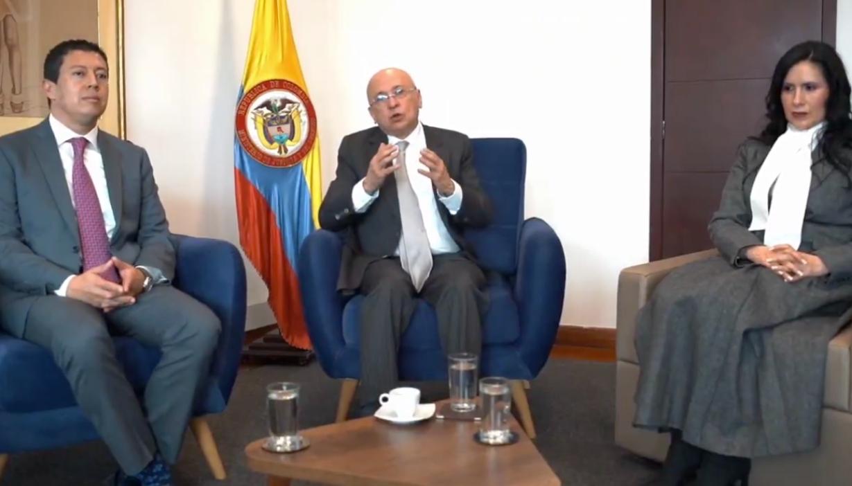 Ministro de Justicia Eduardo Montealegre junto a sus viceministros. 