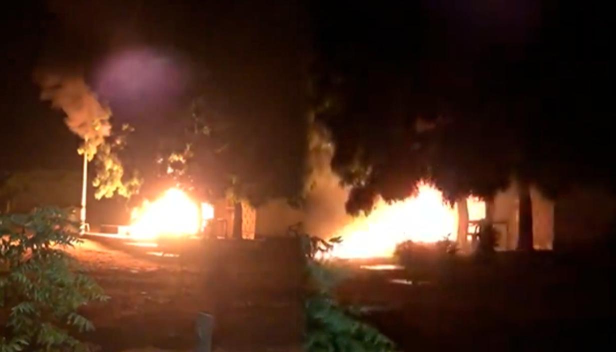Estación de Policía fue incinerada por la comunidad en Nazareth, La Guajira.