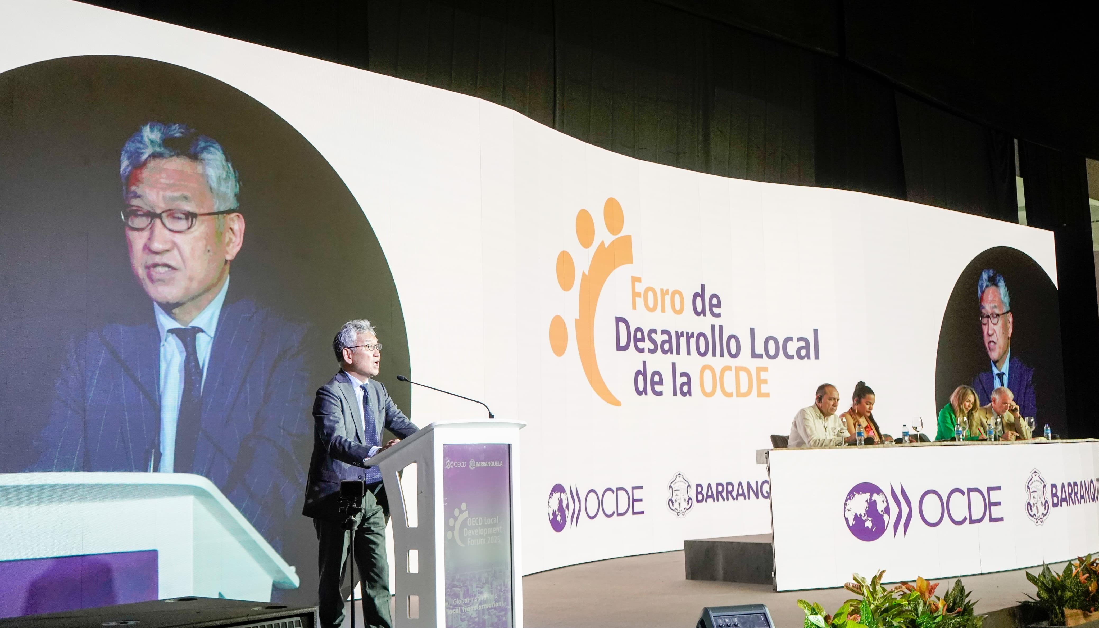 Secretario adjunto de la OCDE, Yoshiki Takeuchi.