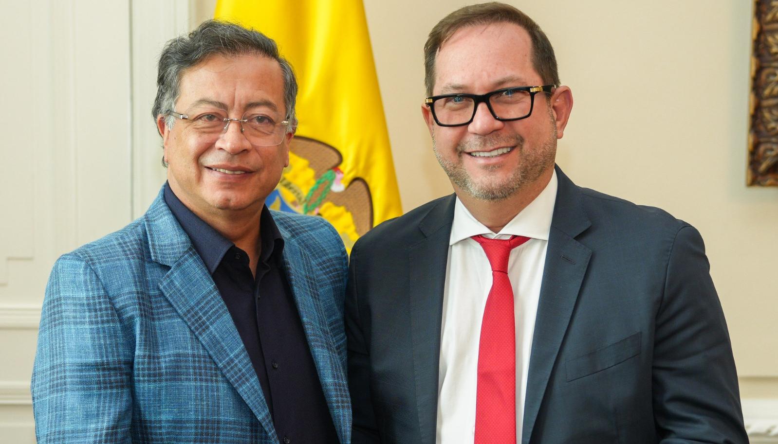 El Presidente Gustavo Petro y el presidente del Senado, Lidio García.