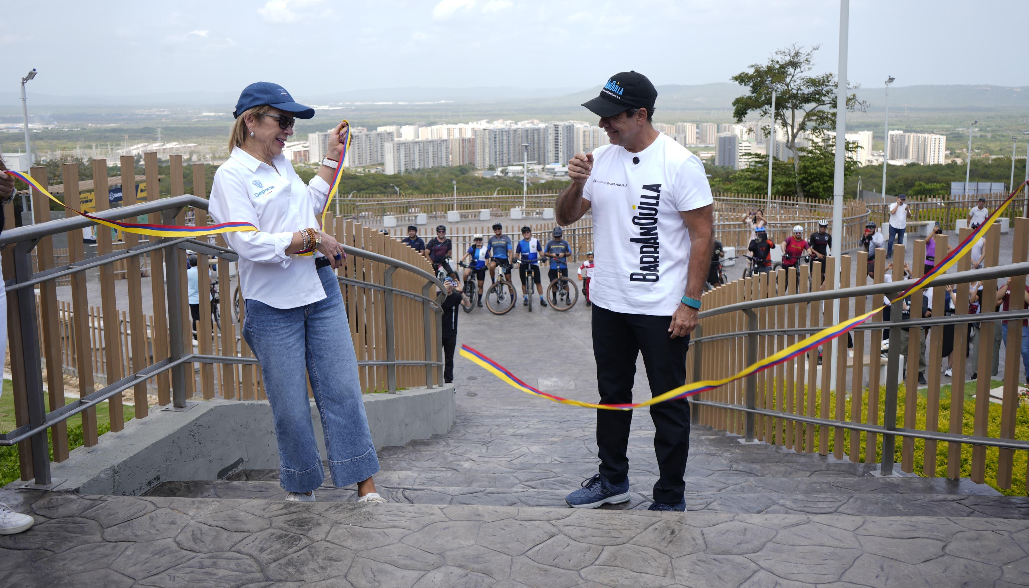 La ministra del Deporte, Patricia Duque y el Alcalde Alex Char.