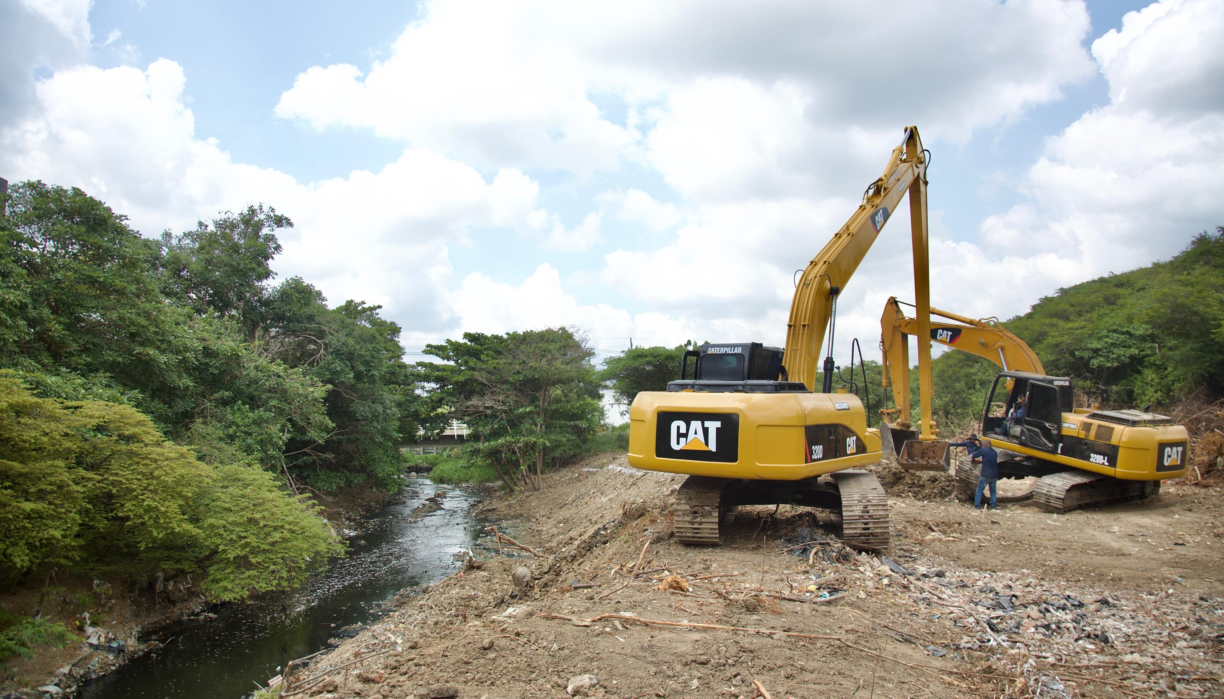 Obras en el arroyo León. 