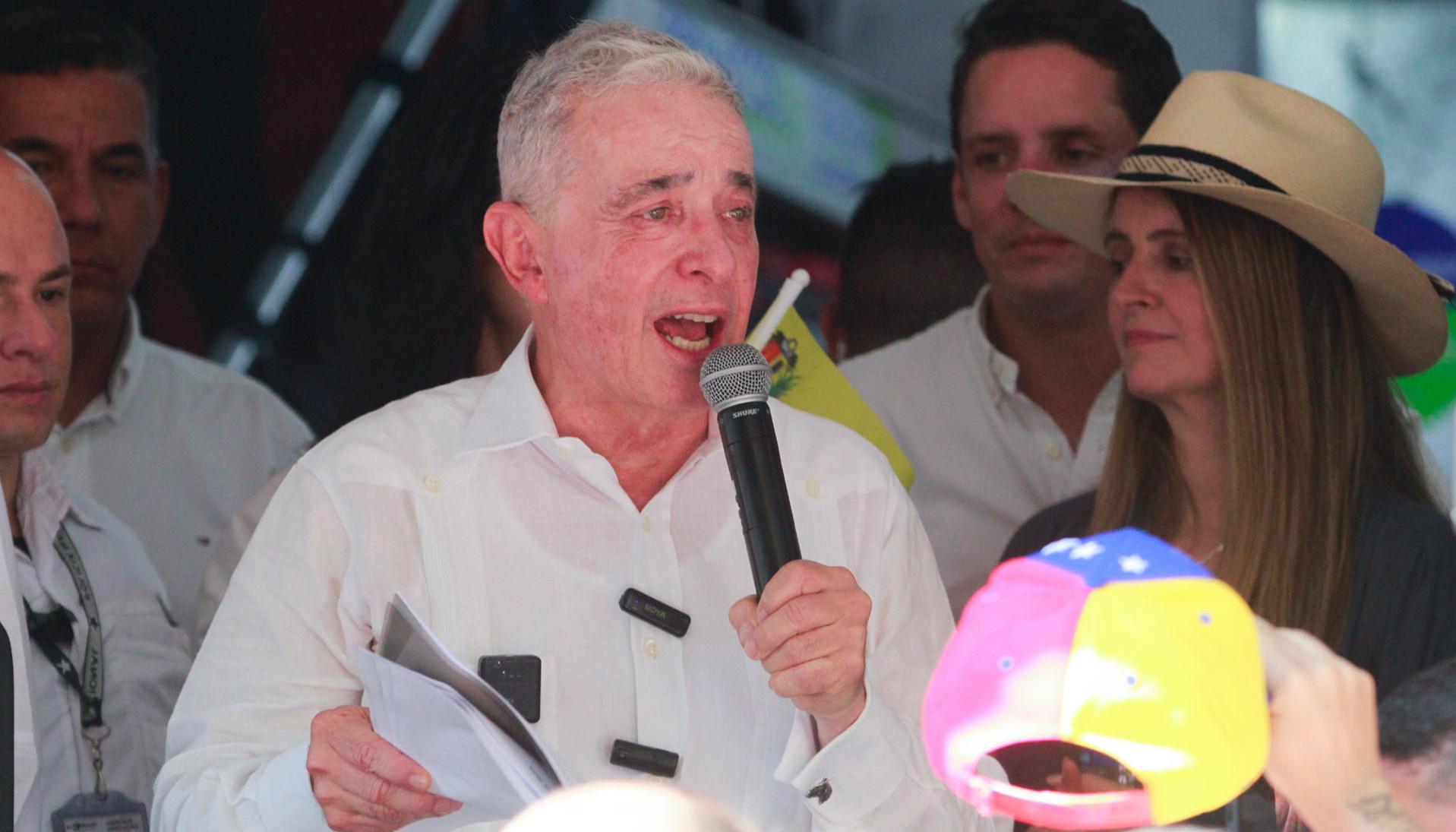 Álvaro Uribe Vélez.