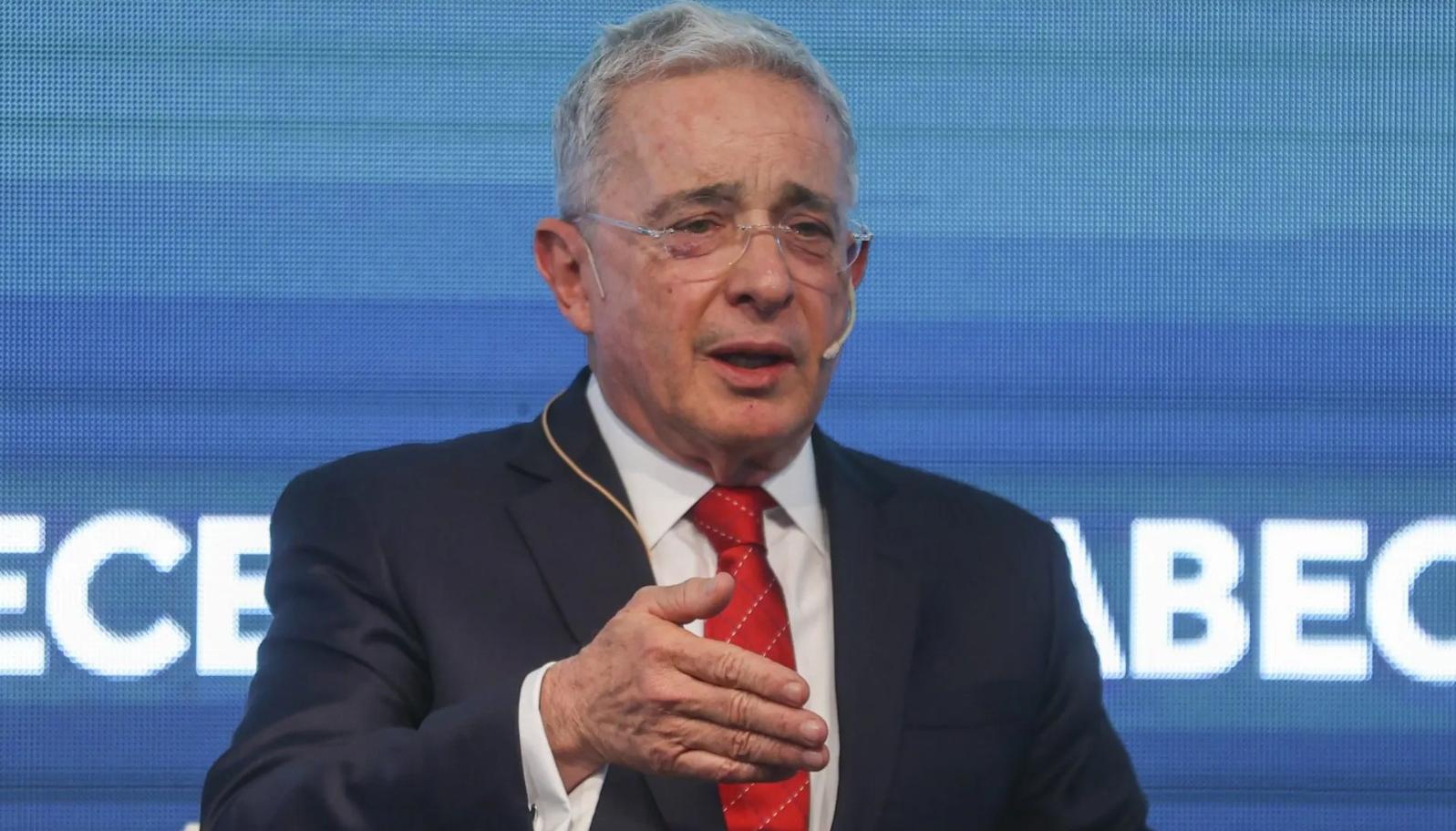 Álvaro Uribe Vélez.