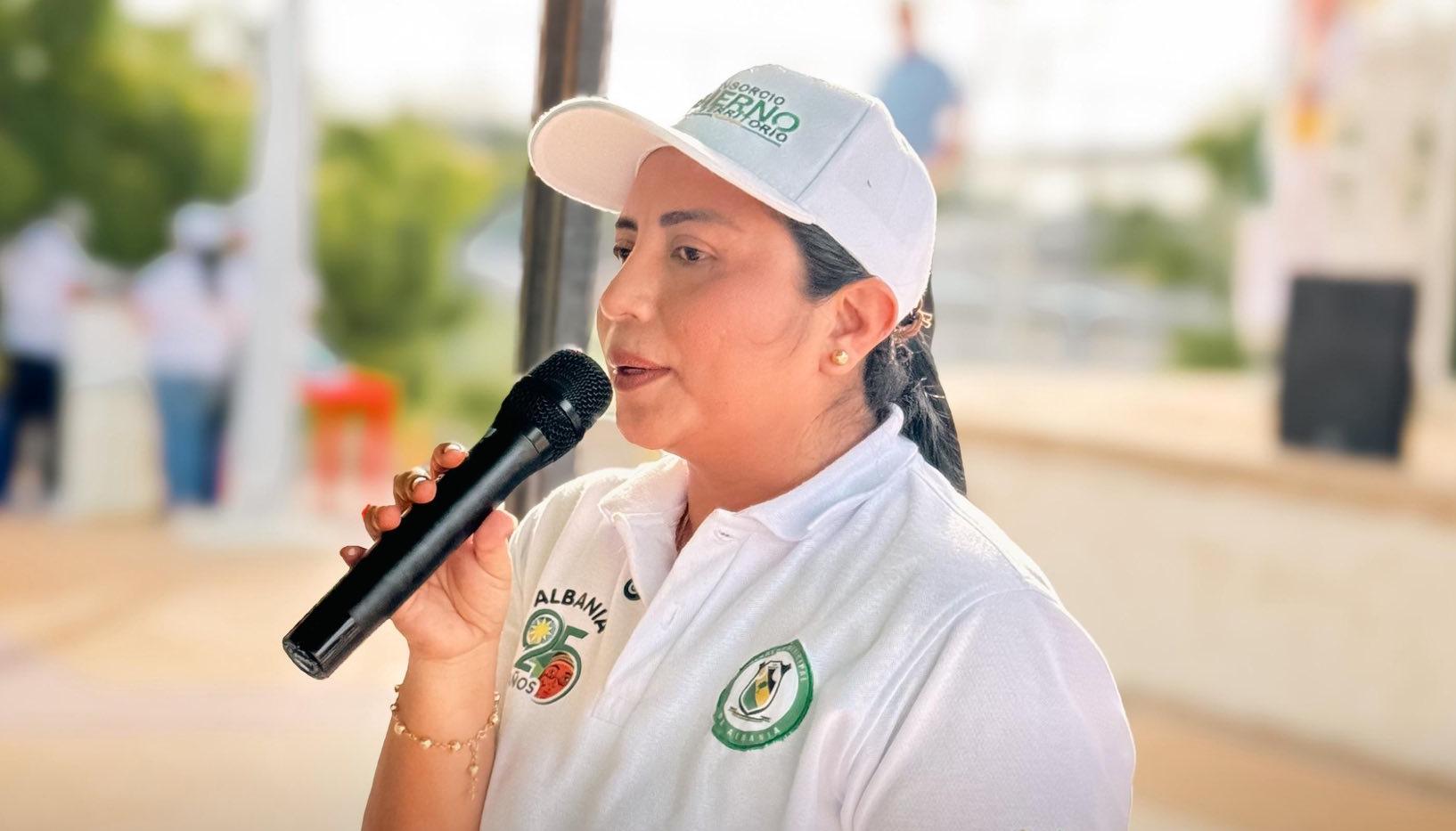 Nera Robles, alcaldesa de Albania.