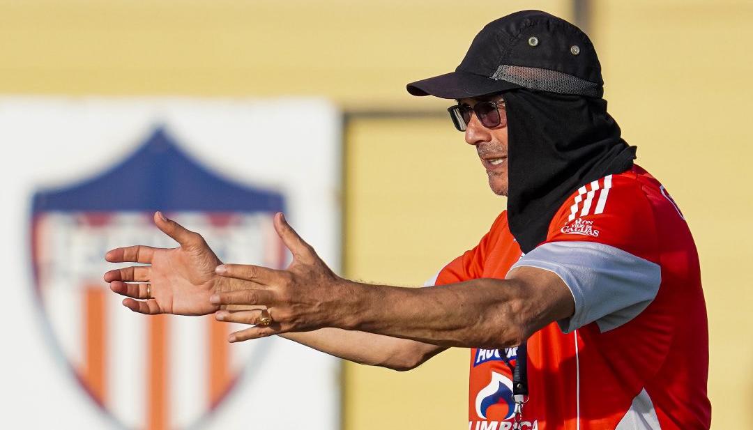 Alfredo Arias solo lleva dos semanas de trabajo al frente del Junior.