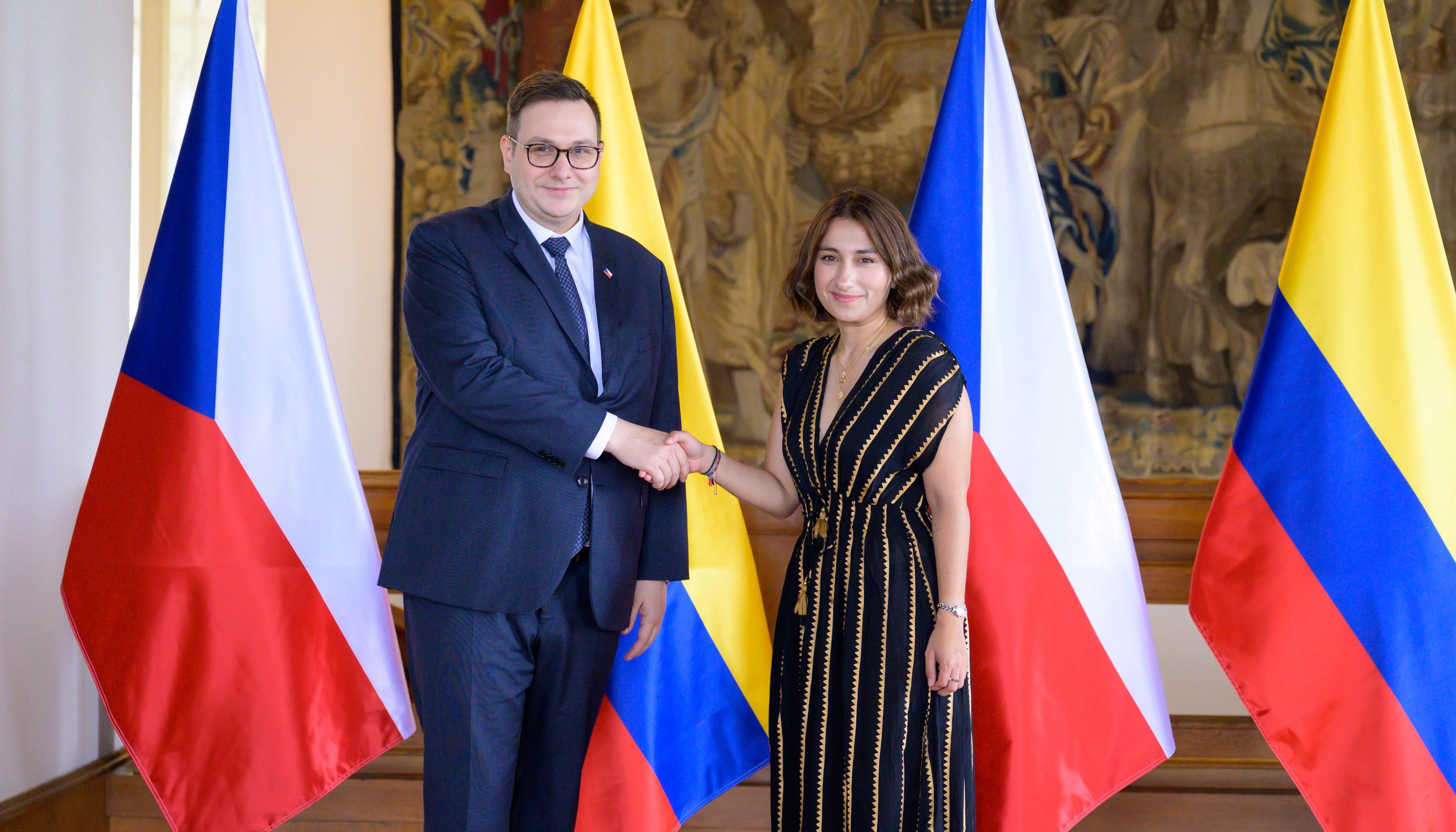  La canciller Laura Sarabia durante su reunión con el ministro de Asuntos Exteriores de República Checa, Jan Lipavský.