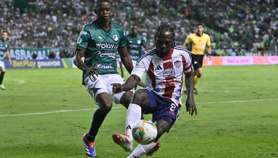 Yimmi Chará y Andrés Colorado durante el partido Cali vs. Junior.
