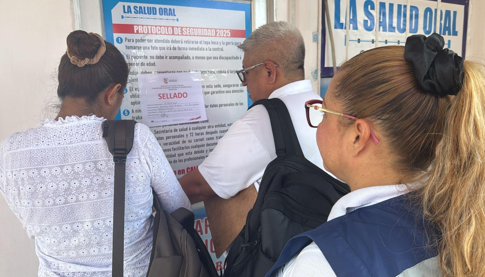 Funcionarios proceden al cierre preventivo de las IPS. 