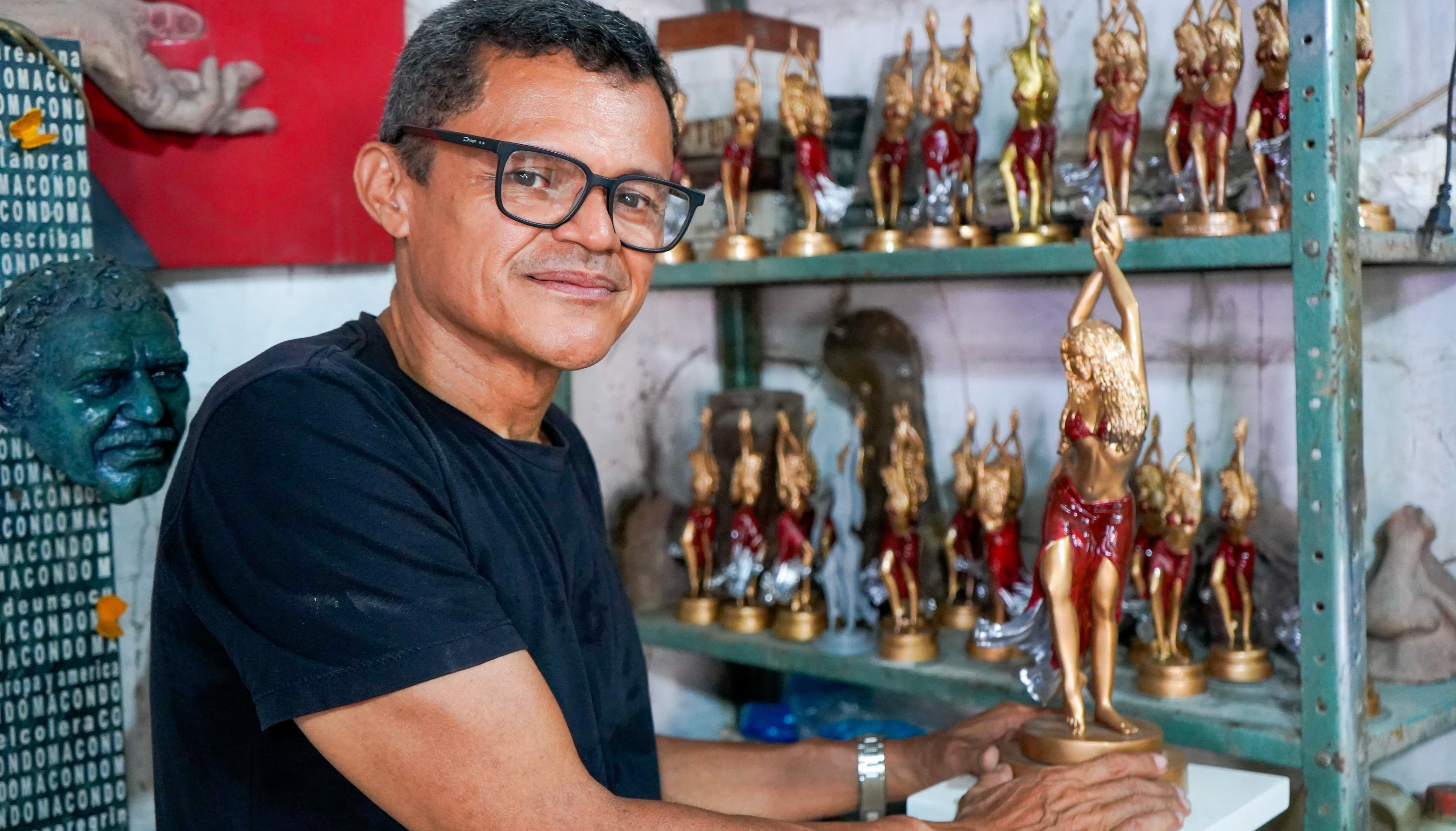 Yino Márquez, escultor barranquillero.