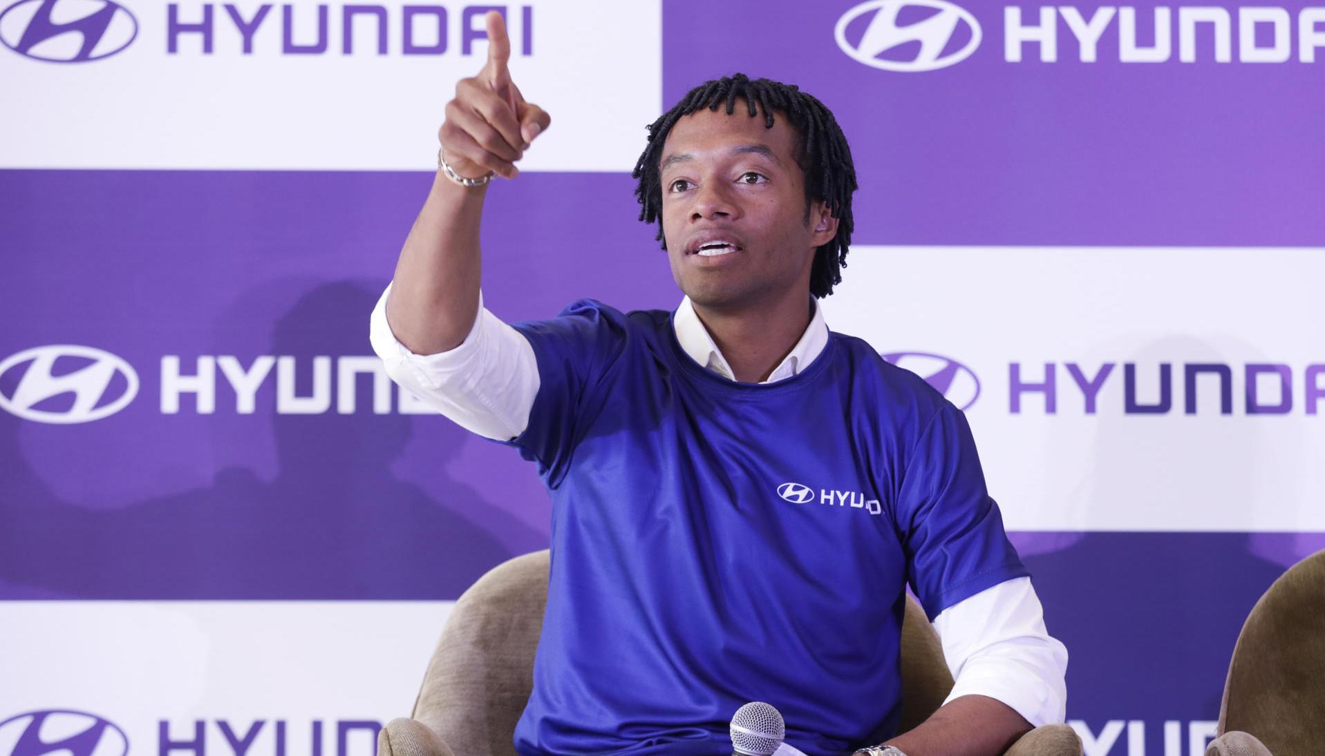 Juan Guillermo Cuadrado en un evento comercial.