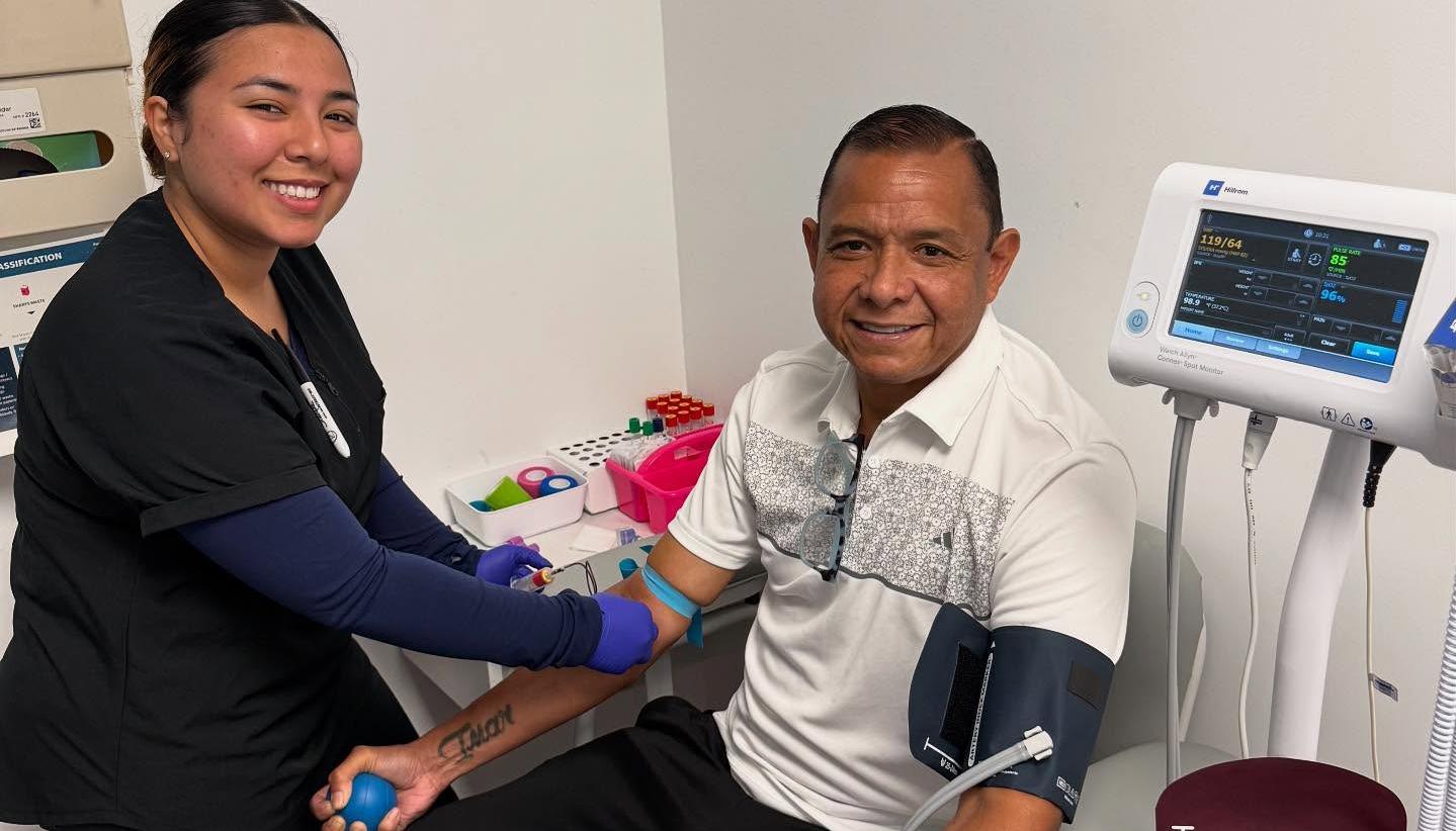 Iván René Valenciano durante los chequeos médicos.