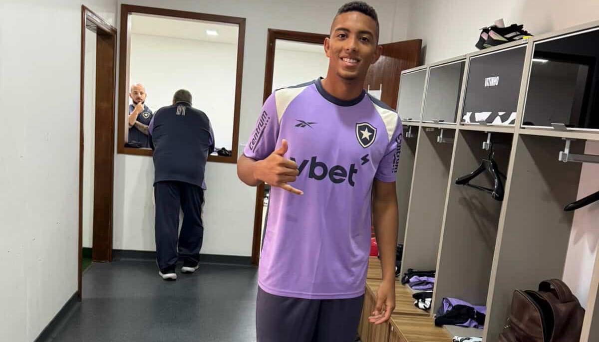 Jordan Barrera con la indumentaria de entrenamiento del Botafogo. 