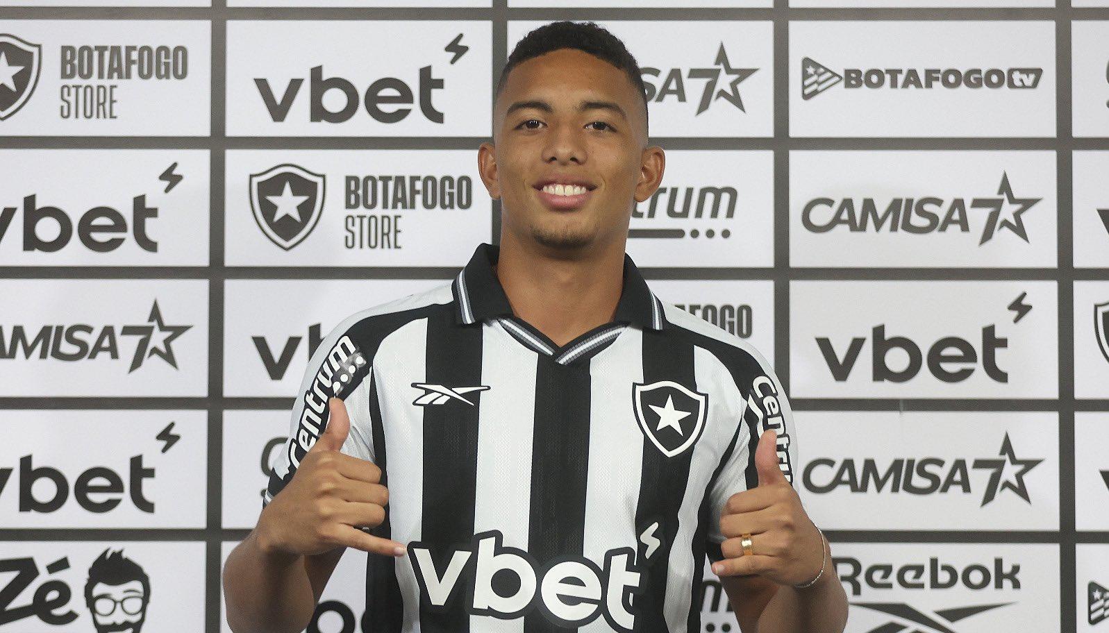 Jordan Barrera durante la presentación como nuevo jugador del Botafogo. 