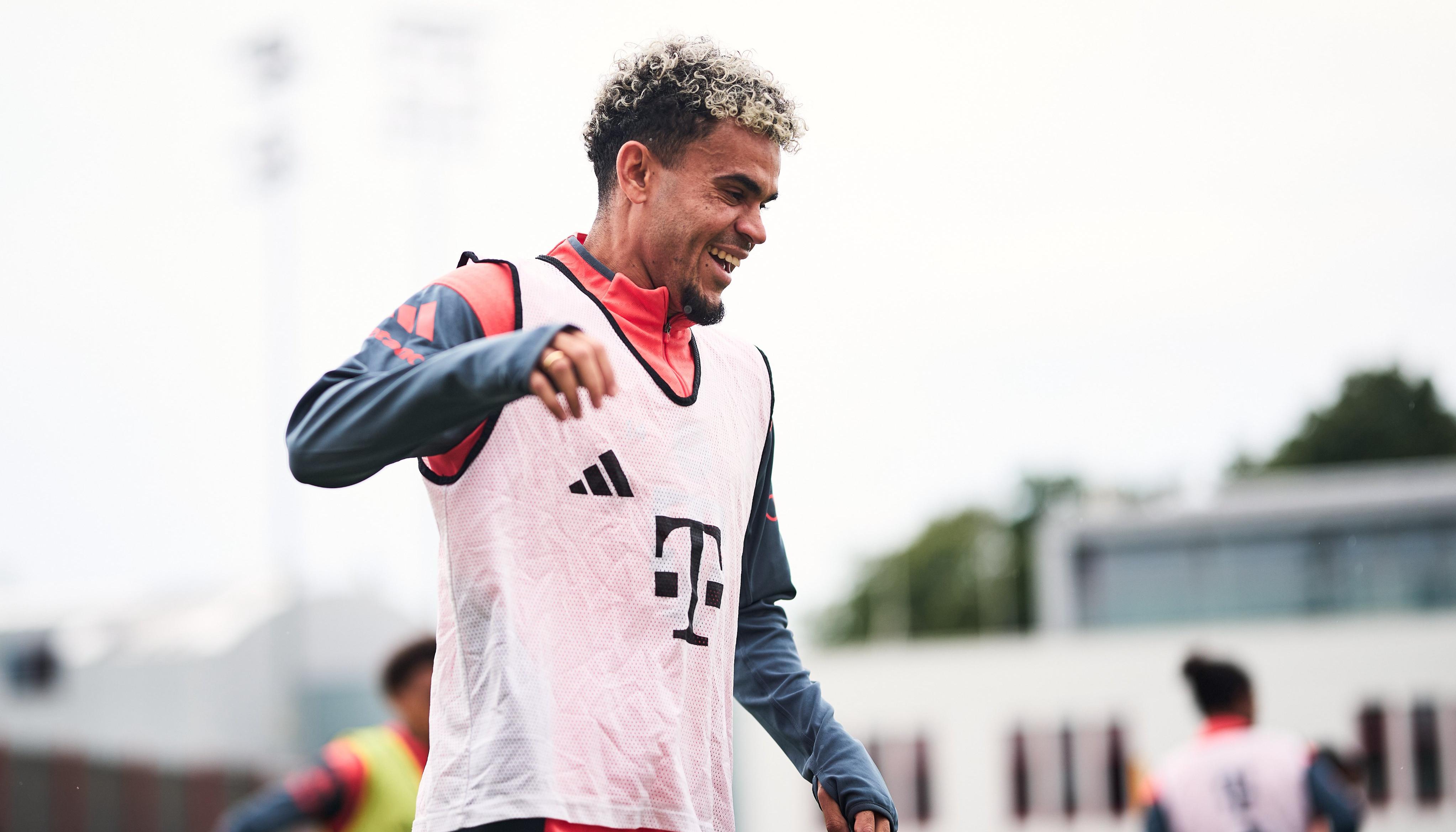 Luis Díaz durante su primer entrenamiento con el Bayern Múnich. 