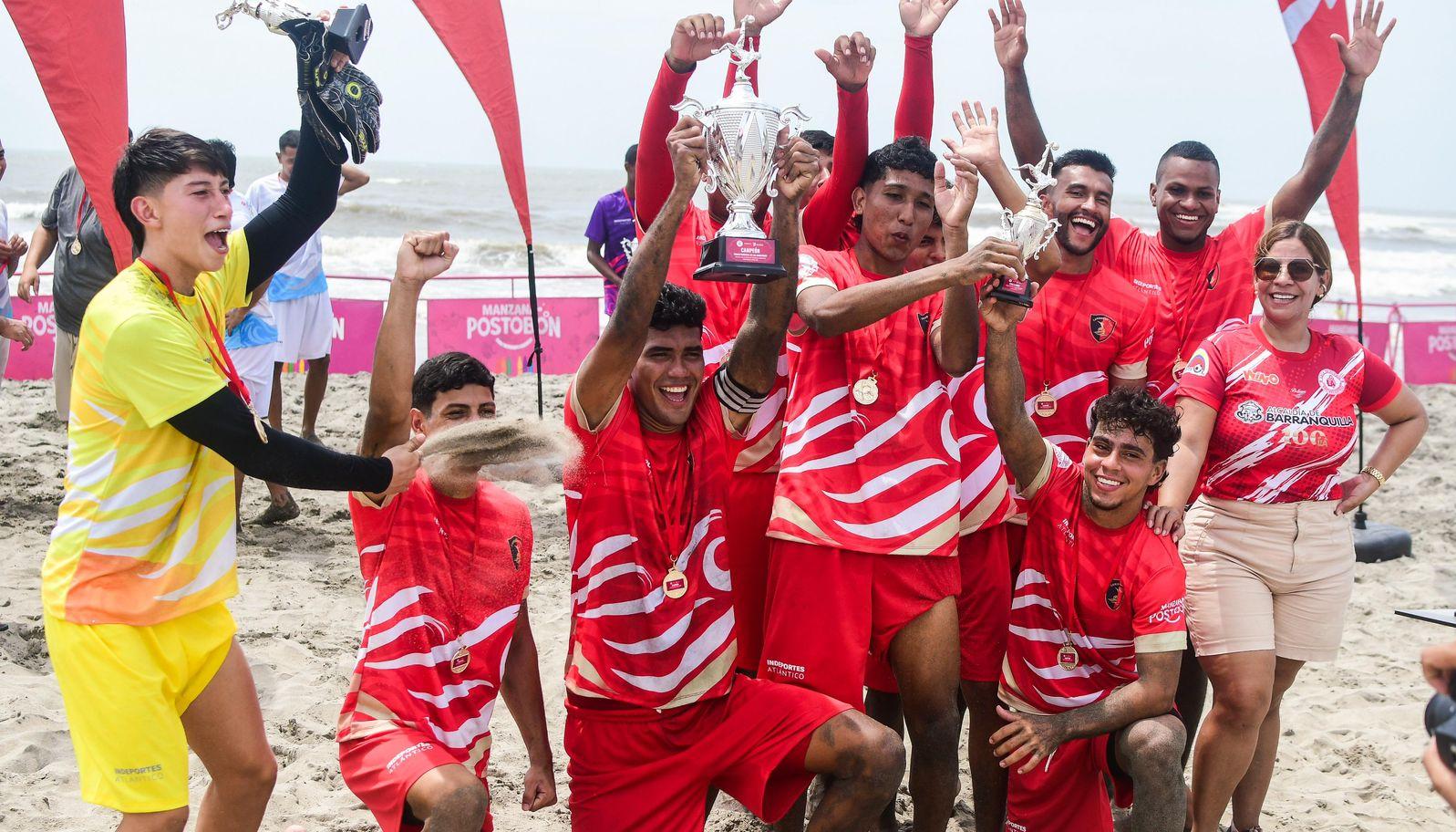 Integrantes del Caribbean Sun celebran la conquista del título. 