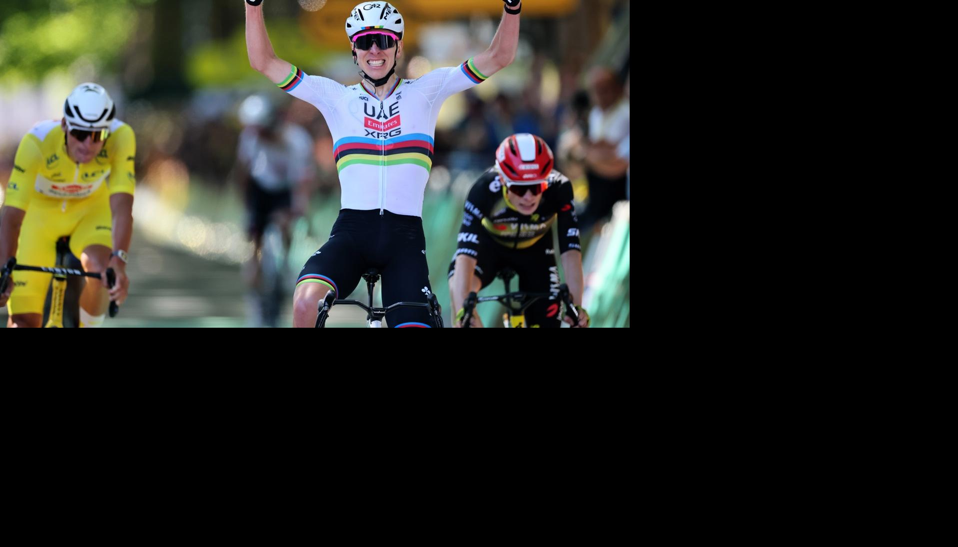 El esloveno Tadej Pogacar cruza la meta y gana la cuarta etapa del Tour. 