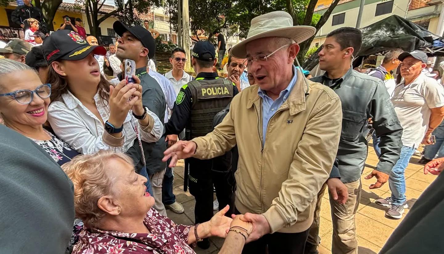 Expresidente Álvaro Uribe Vélez.