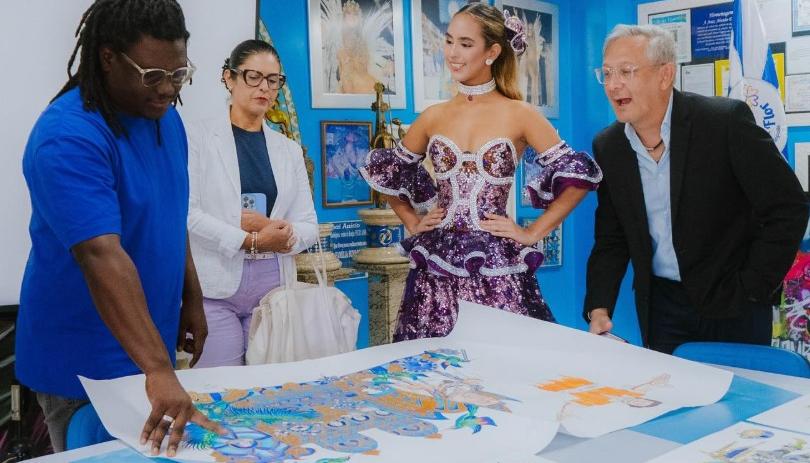 La soberana estuvo en la escuela de samba Beija-Flor. 