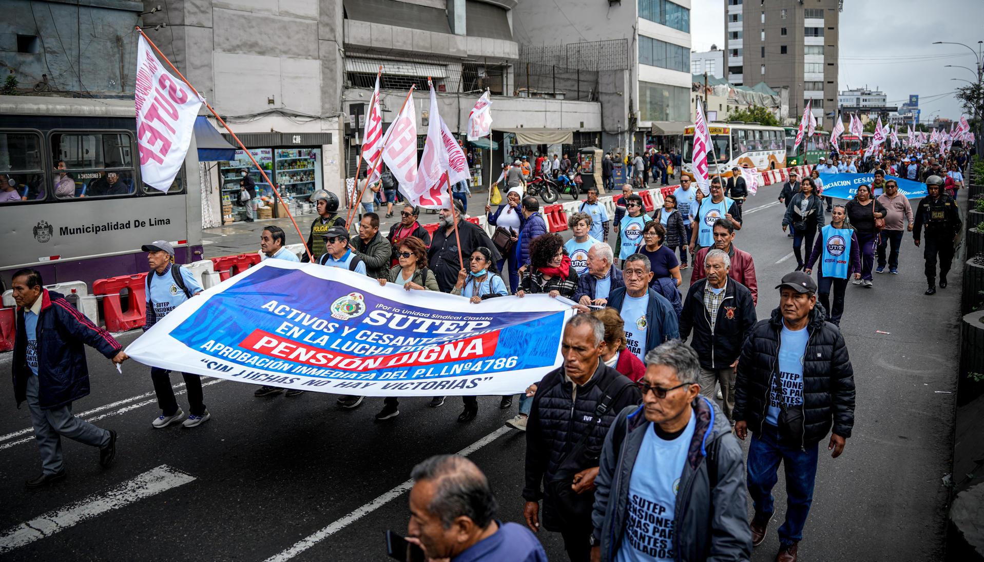 Profesores peruanos protestan.