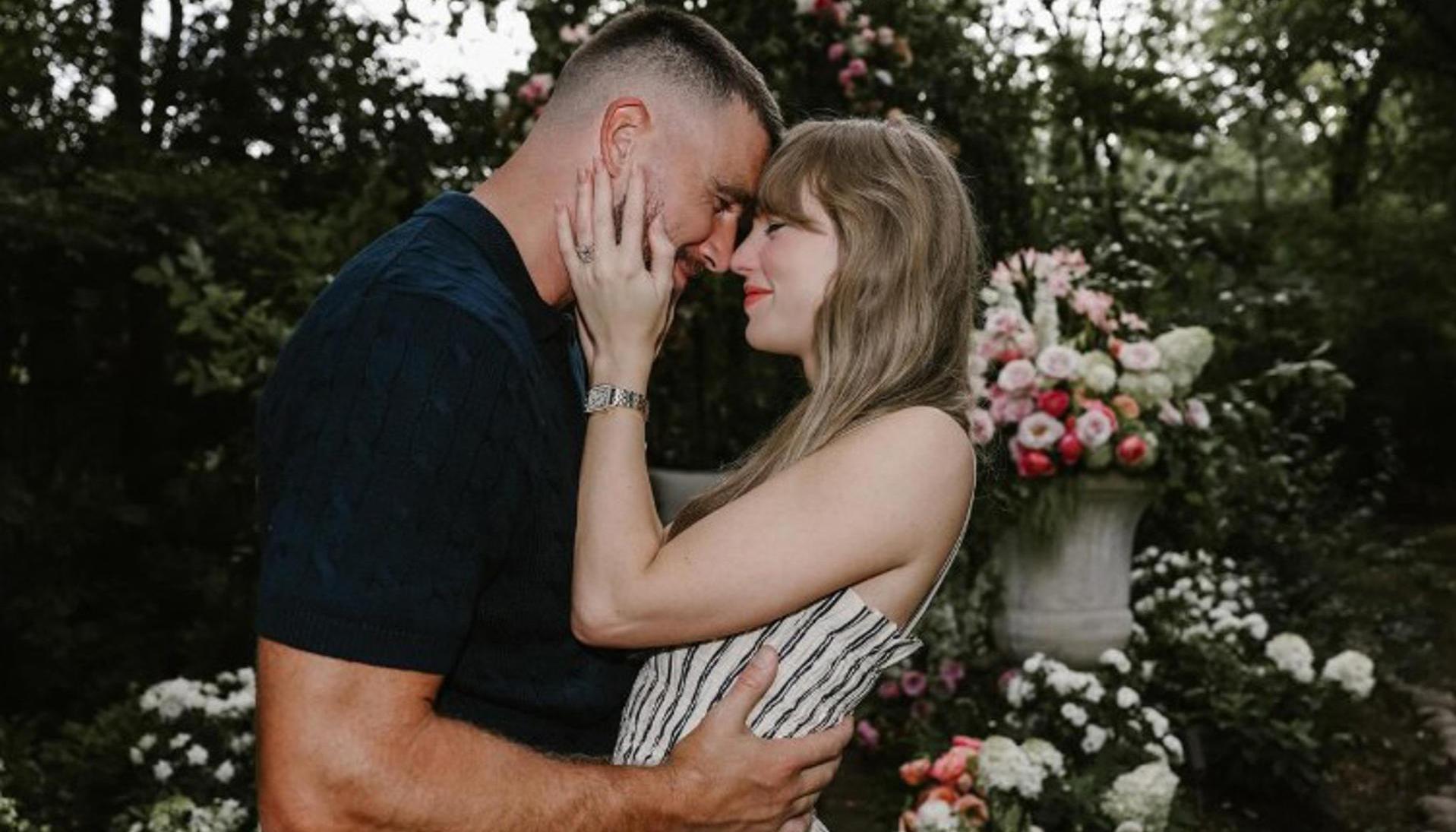 Taylor Swift y el jugador estadounidense de fútbol americano Travis Kelce.