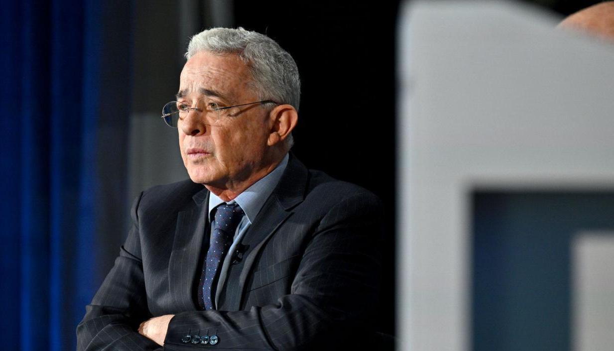 Álvaro Uribe Vélez. 