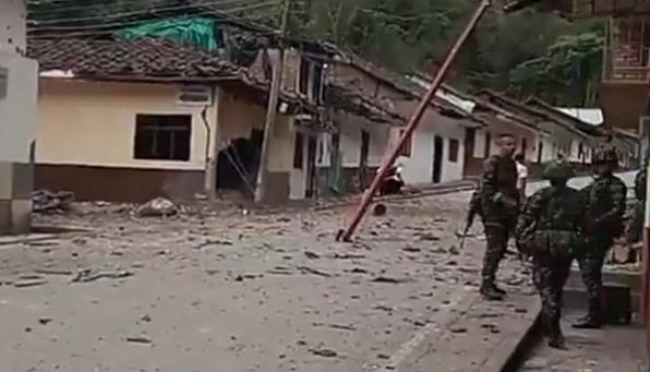 Ataque con explosivo a Estación de Policía de La Vega.