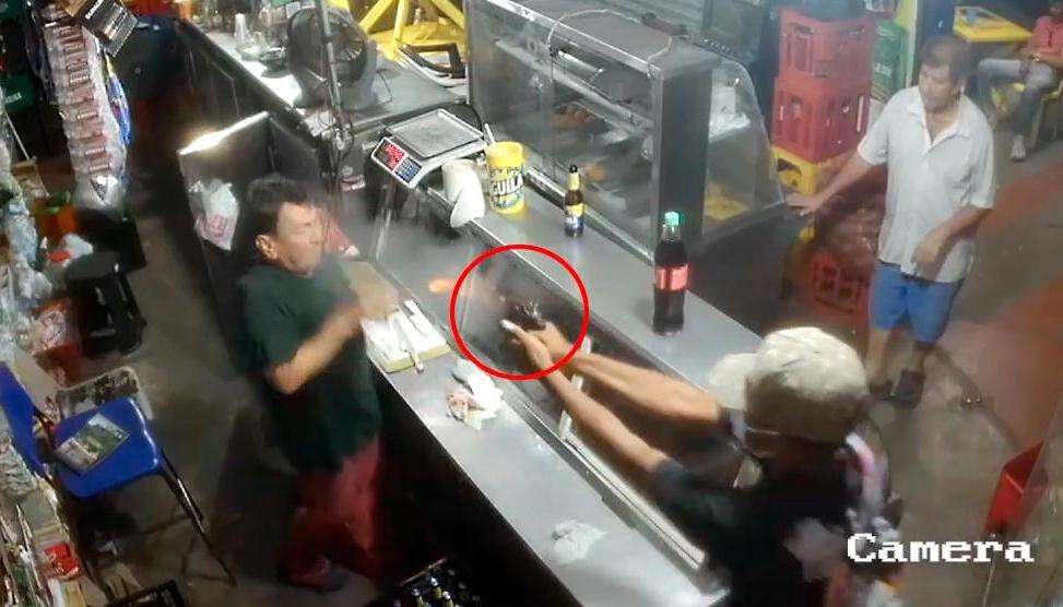 Ataque contra tendero el pasado 13 de agosto en el barrio Lucero de Barranquilla por no pago de extorsión. 