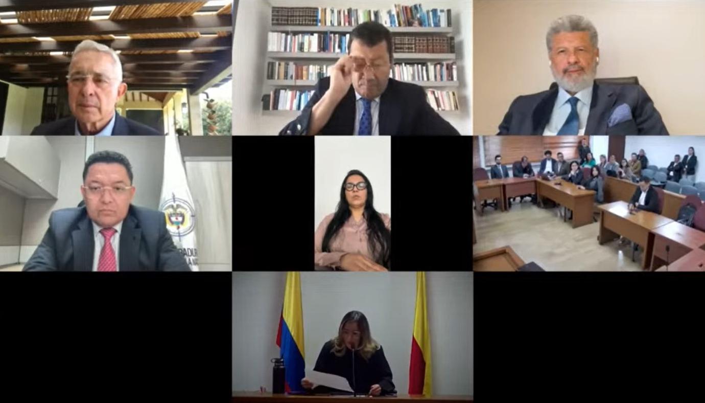 Audiencia contra Álvaro Uribe.