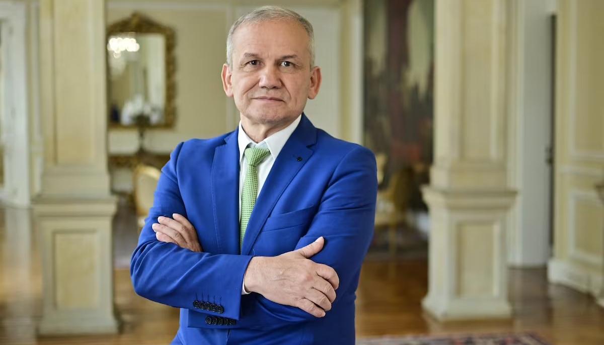 Carlos Ramón González.