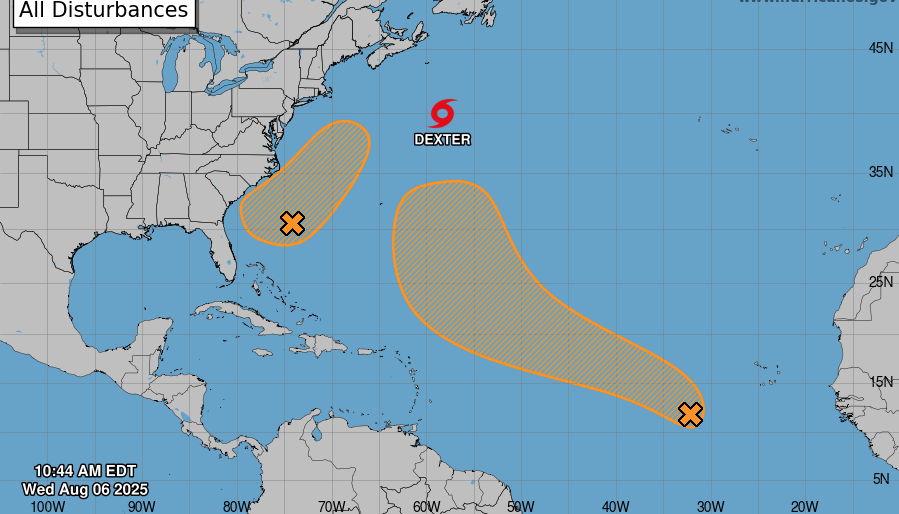 La tormenta tropical Dexter y dos sistemas más con posibilidades de ser tormentas en el Atlántico. 