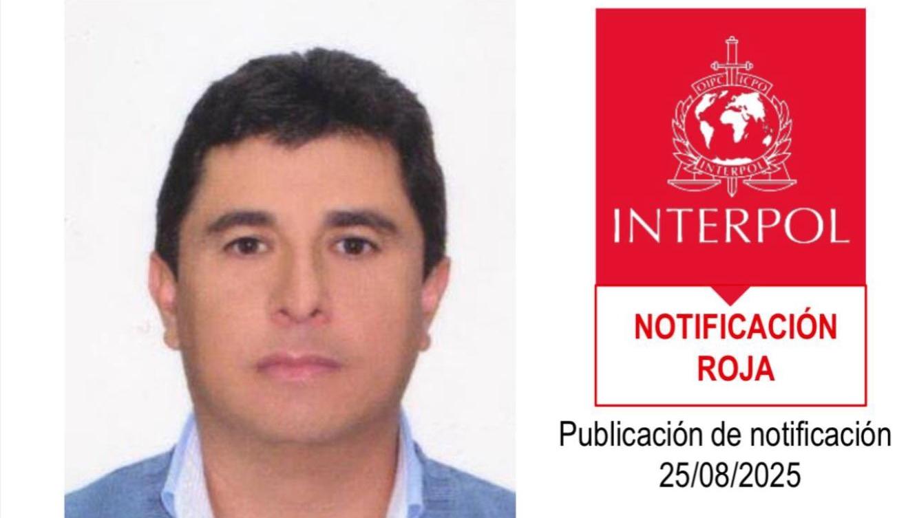 Circular Roja contra César Augusto Manrique Soacha, exdirector de Función Pública