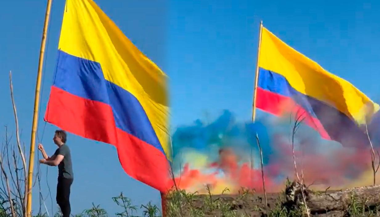 Daniel Quintero colocando la bandera de Colombia en isla peruana. 