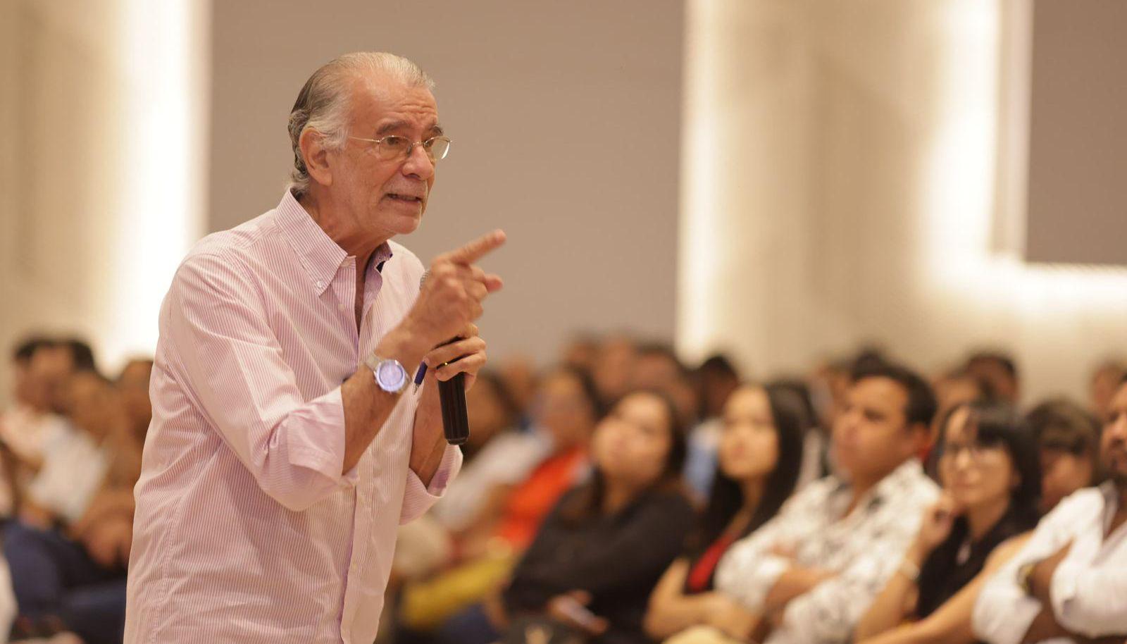Eduardo Verano De la Rosa reunido con docentes y rectores