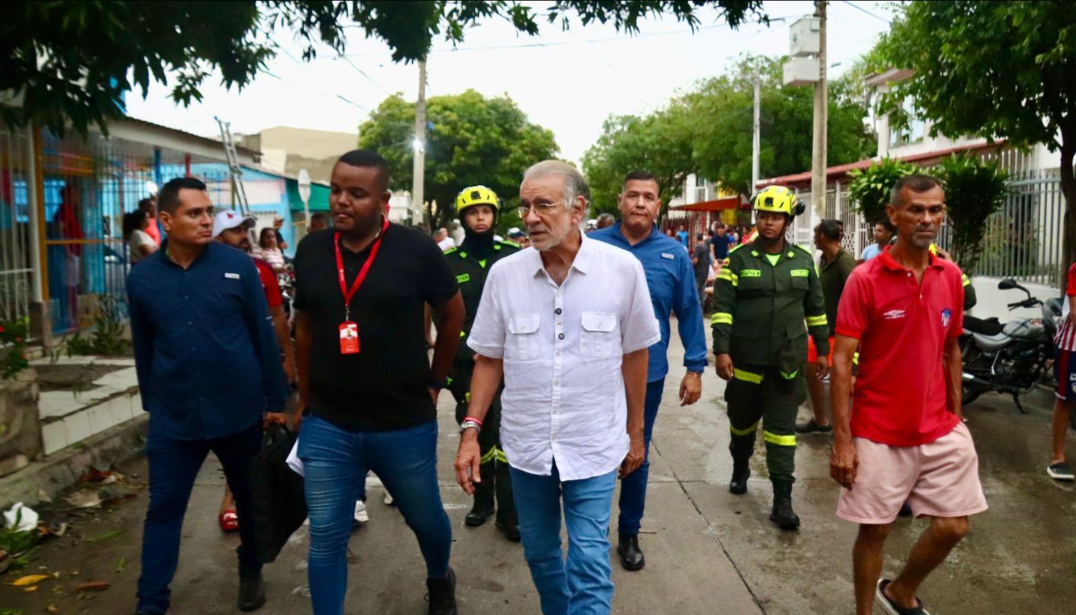 El Gobernador Eduardo Verano visitó esta tarde las zonas más afectadas en Soledad. 