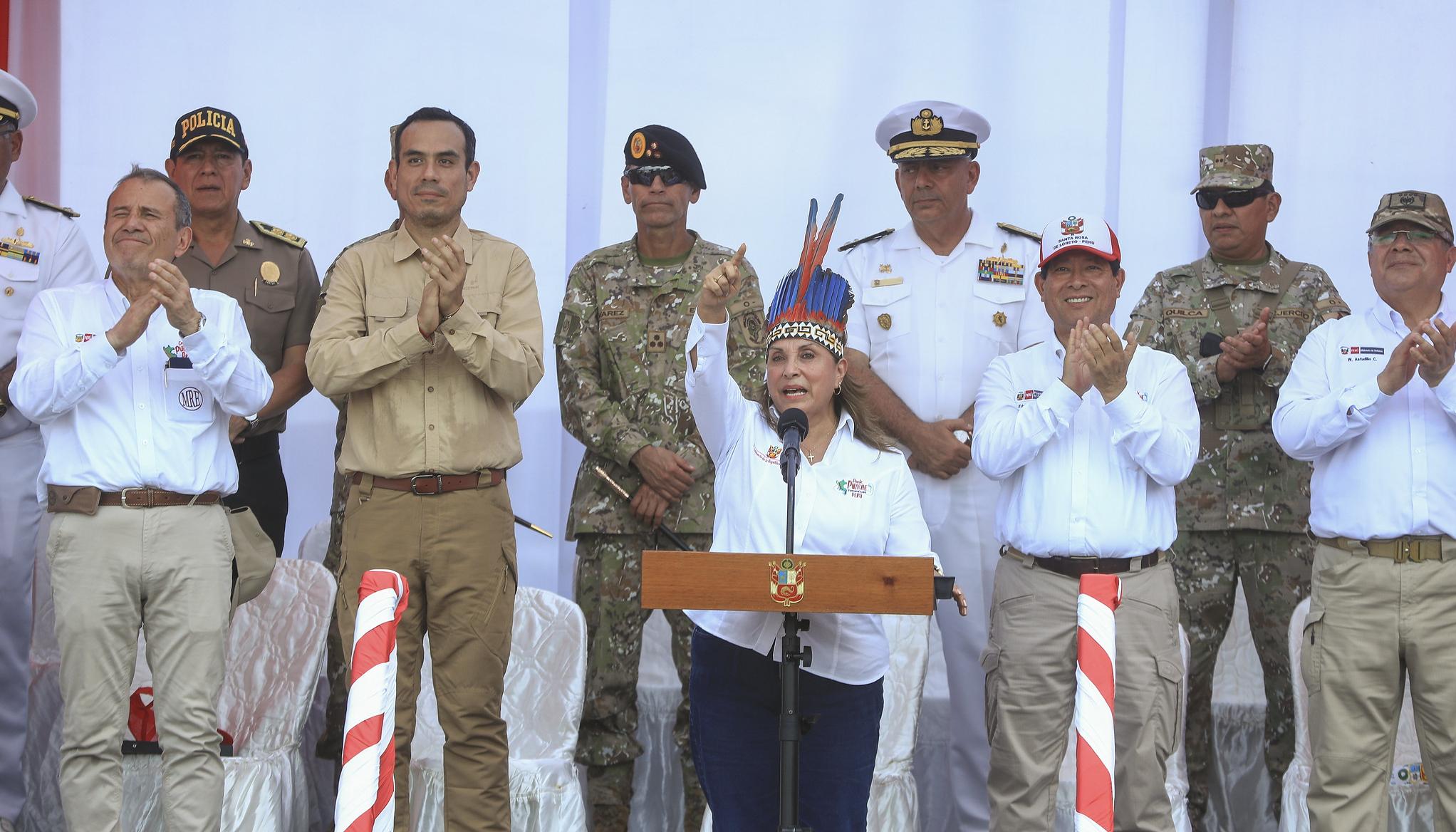 La Presidenta de Perú, Dina Boluarte, en la Isla de Santa Rosa de Loreto.