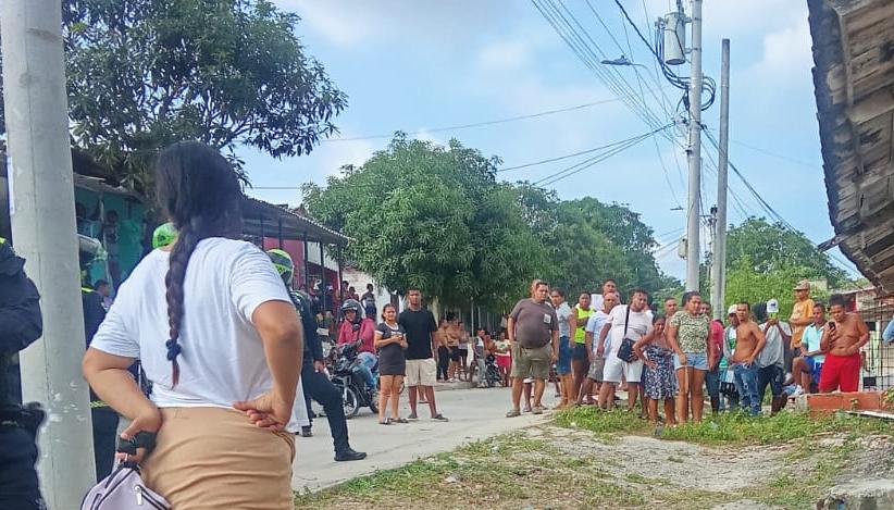 El presunto homicida quedó muerto en vía pública. 