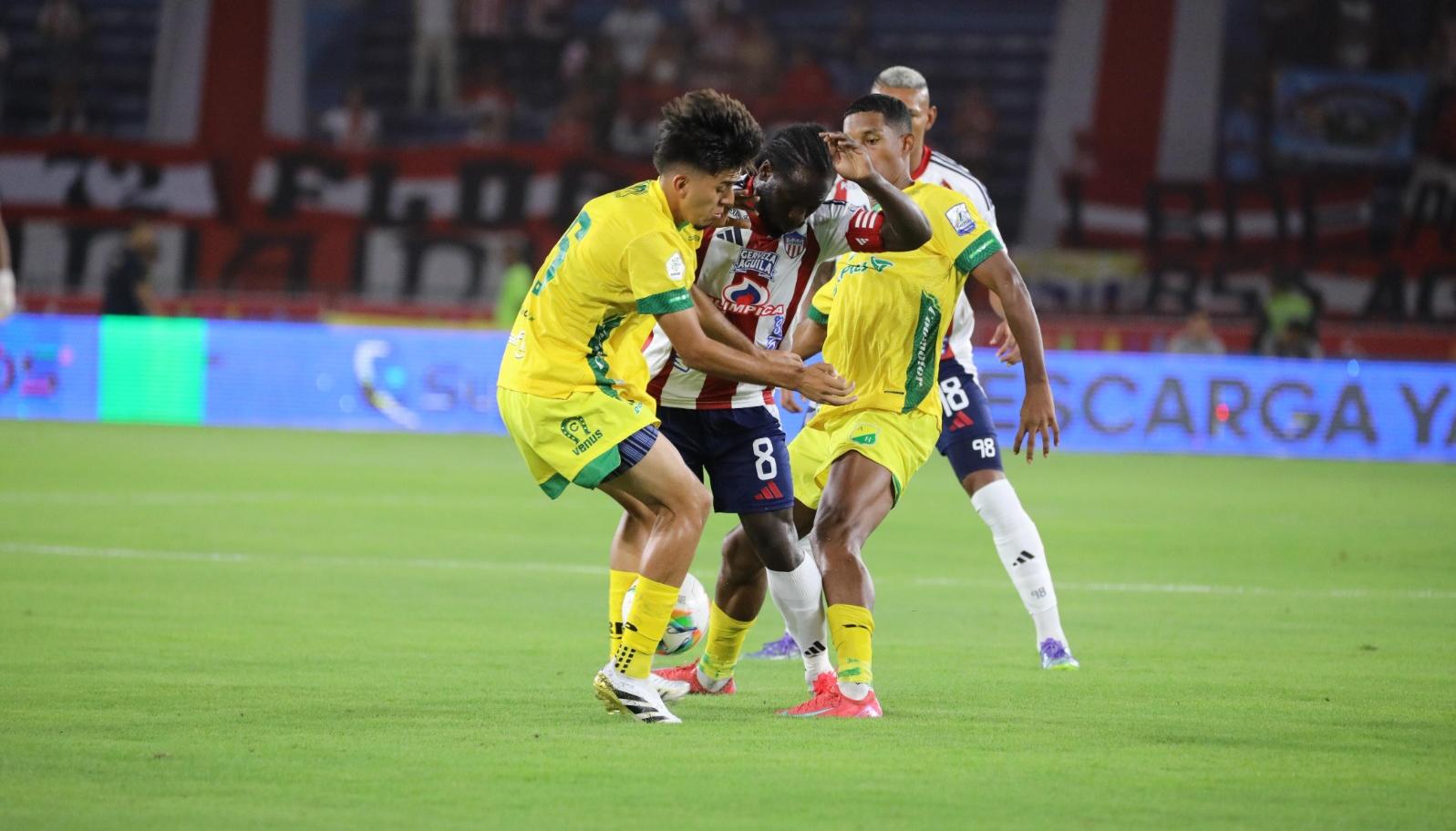 Junior y Huila igualaron 2-2 en el juego de ida, en el estadio Metropolitano.