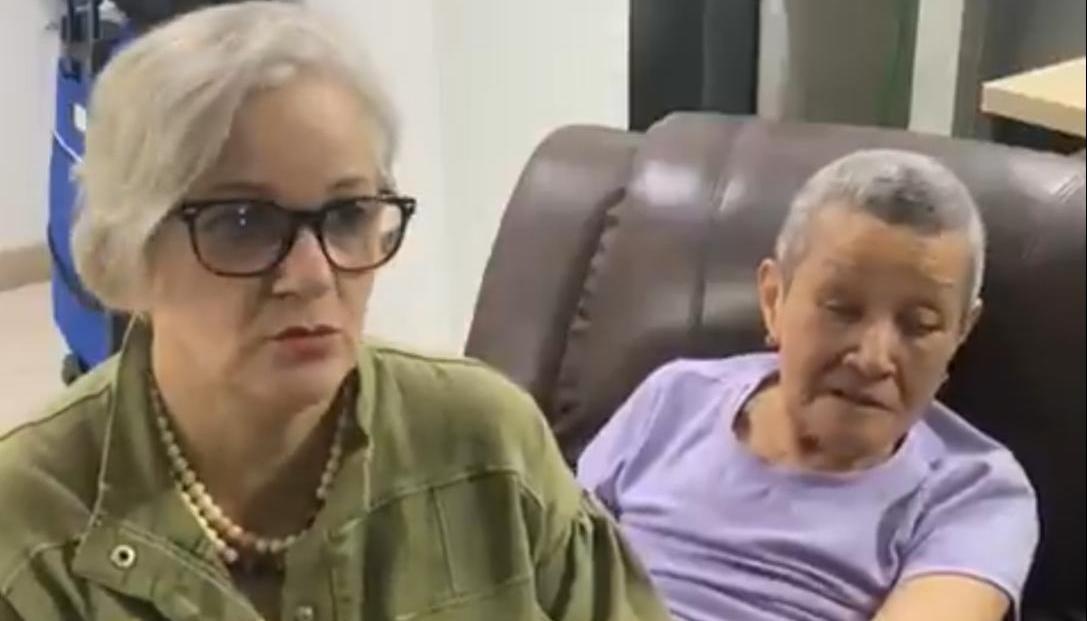 María Alejandra Díaz y su señora madre