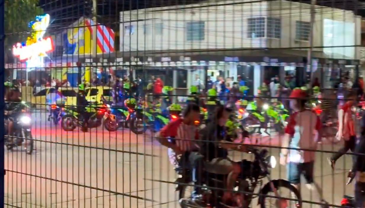 Presencia de la Policía en las afueras del Metropolitano.