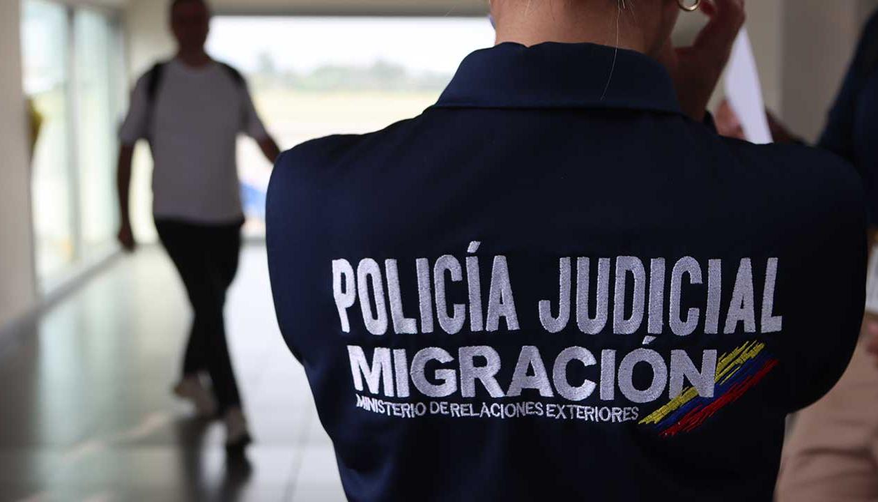 Funcionario de Migración Colombia.