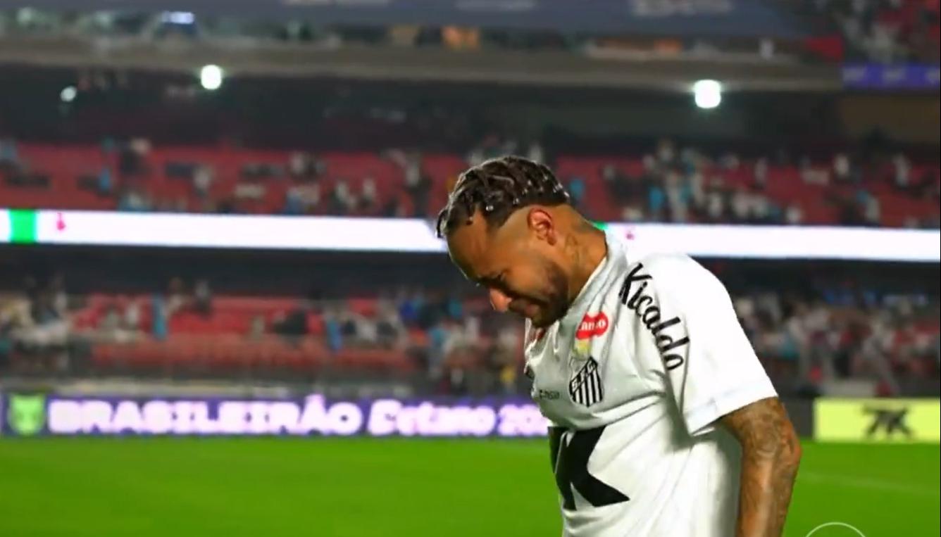 Neymar se fue llorando de la cancha.