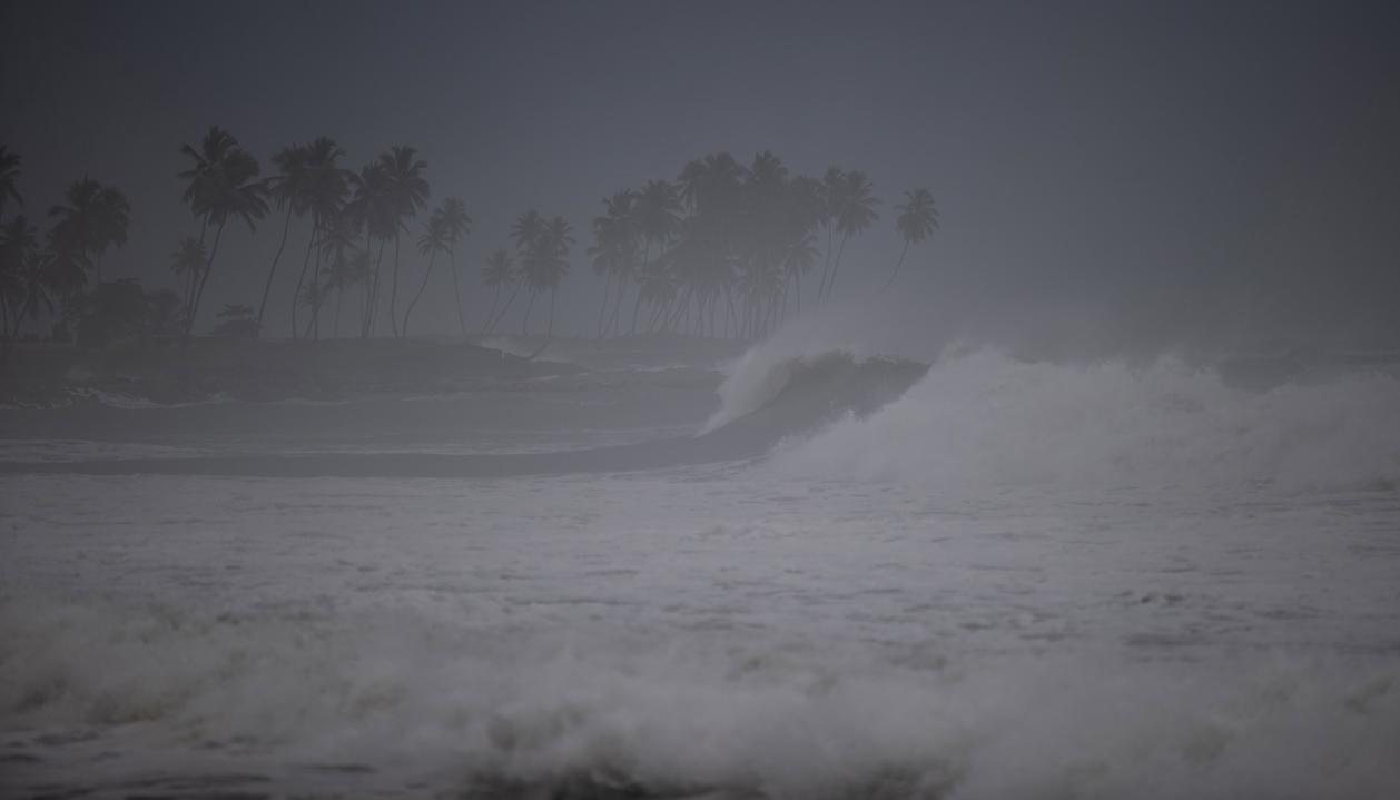El oleaje del mar este domingo, en Nagua (República Dominicana). 