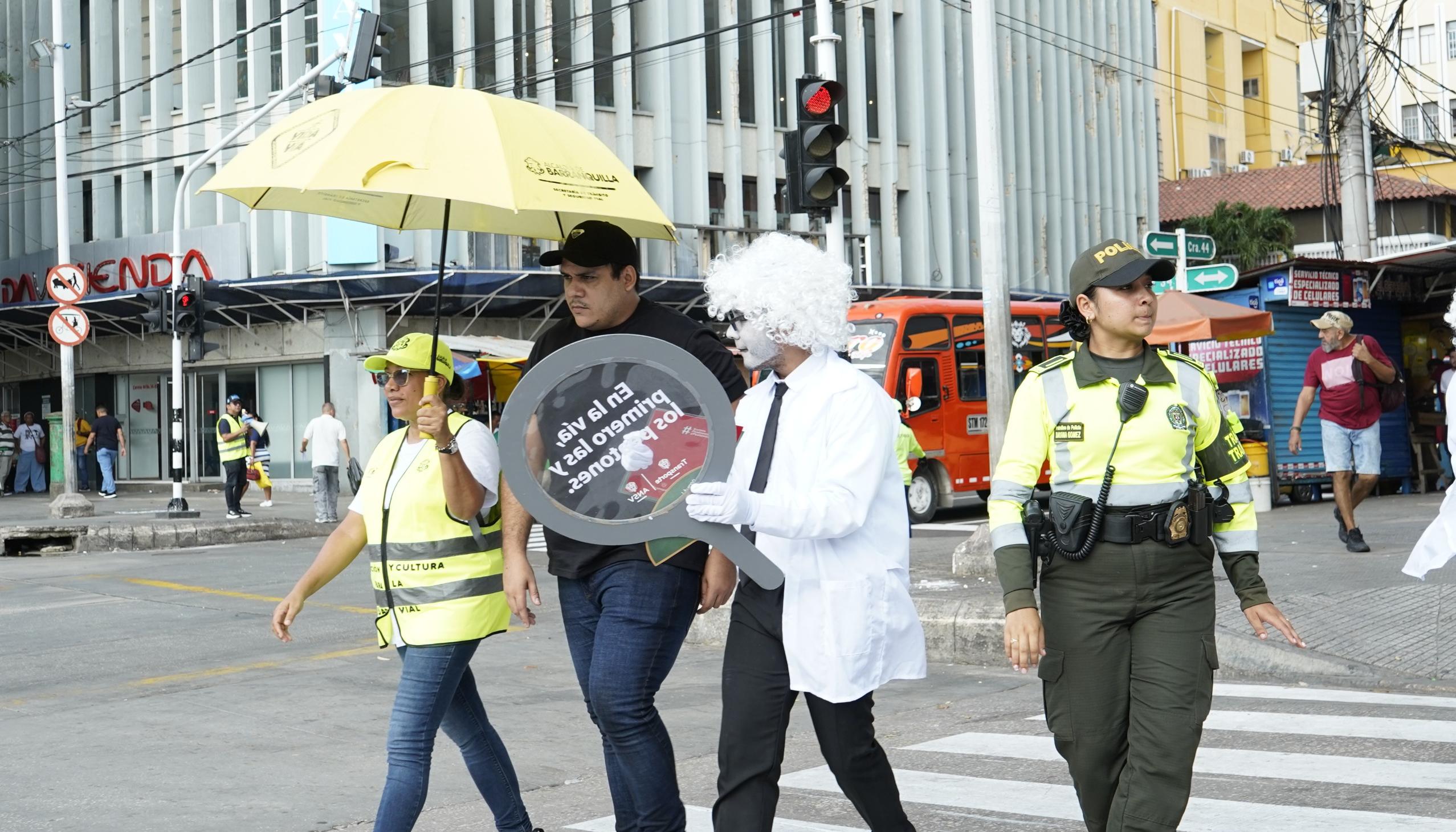 Campaña pedagógica para promover la protección de los peatones en las vías. 