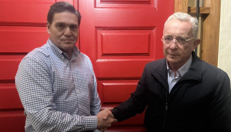 Juan Carlos Pinzón y Álvaro Uribe Vélez.