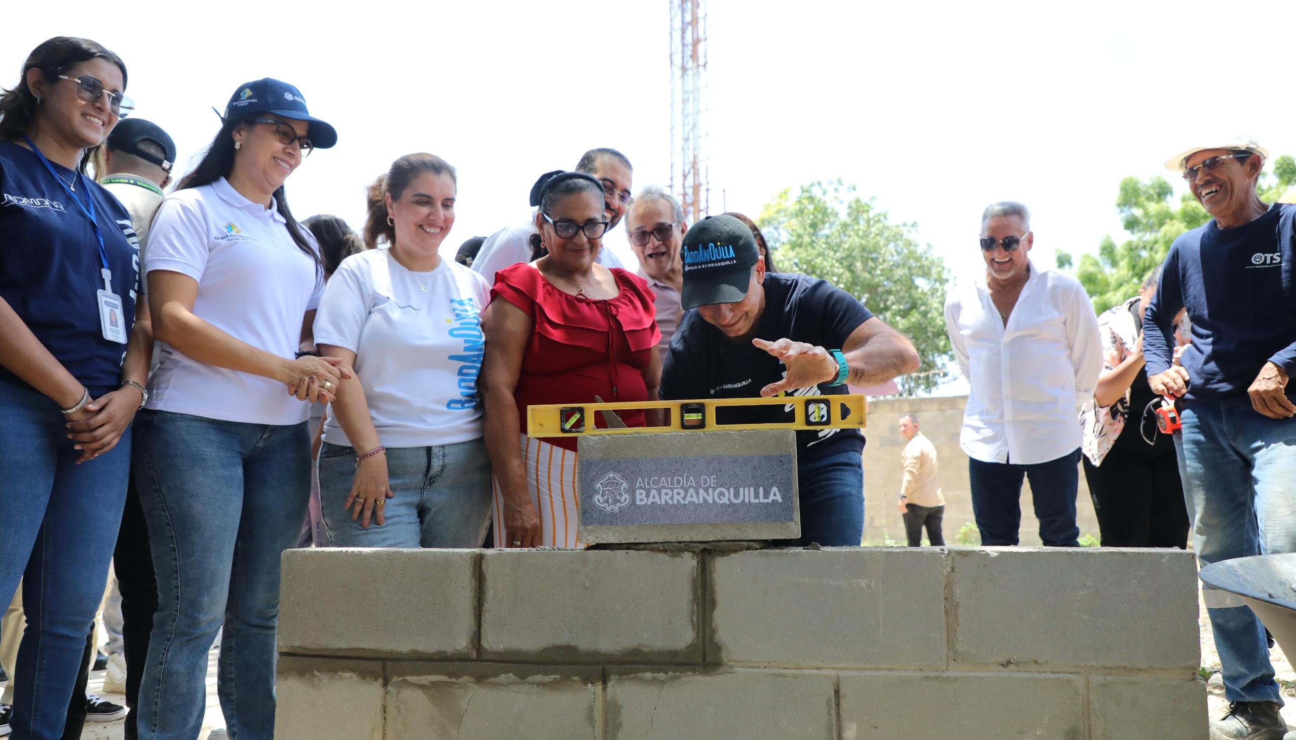  Acto simbólico de la primera piedra para la ampliación de la IED Comunitaria 7 de Abril.