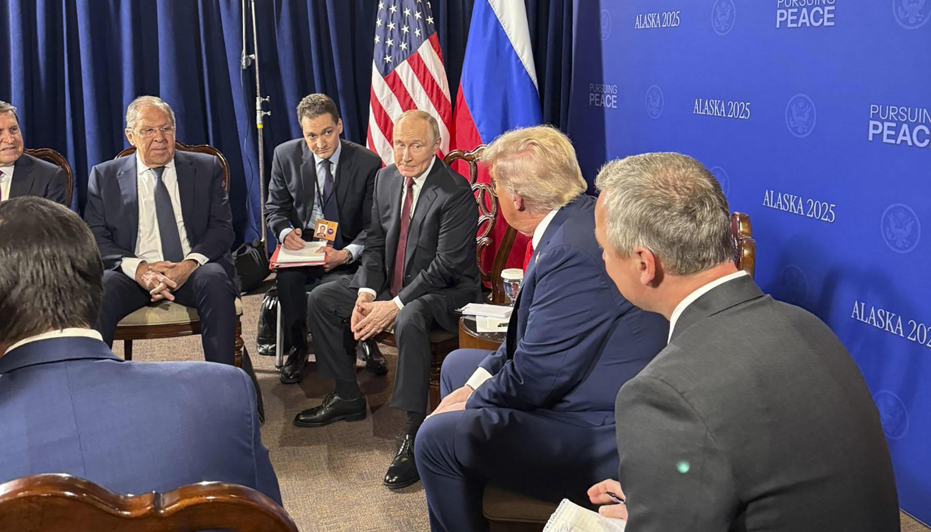 Los presidente de Rusia, Vladímir Putin, y de EE.UU., Donald Trump.