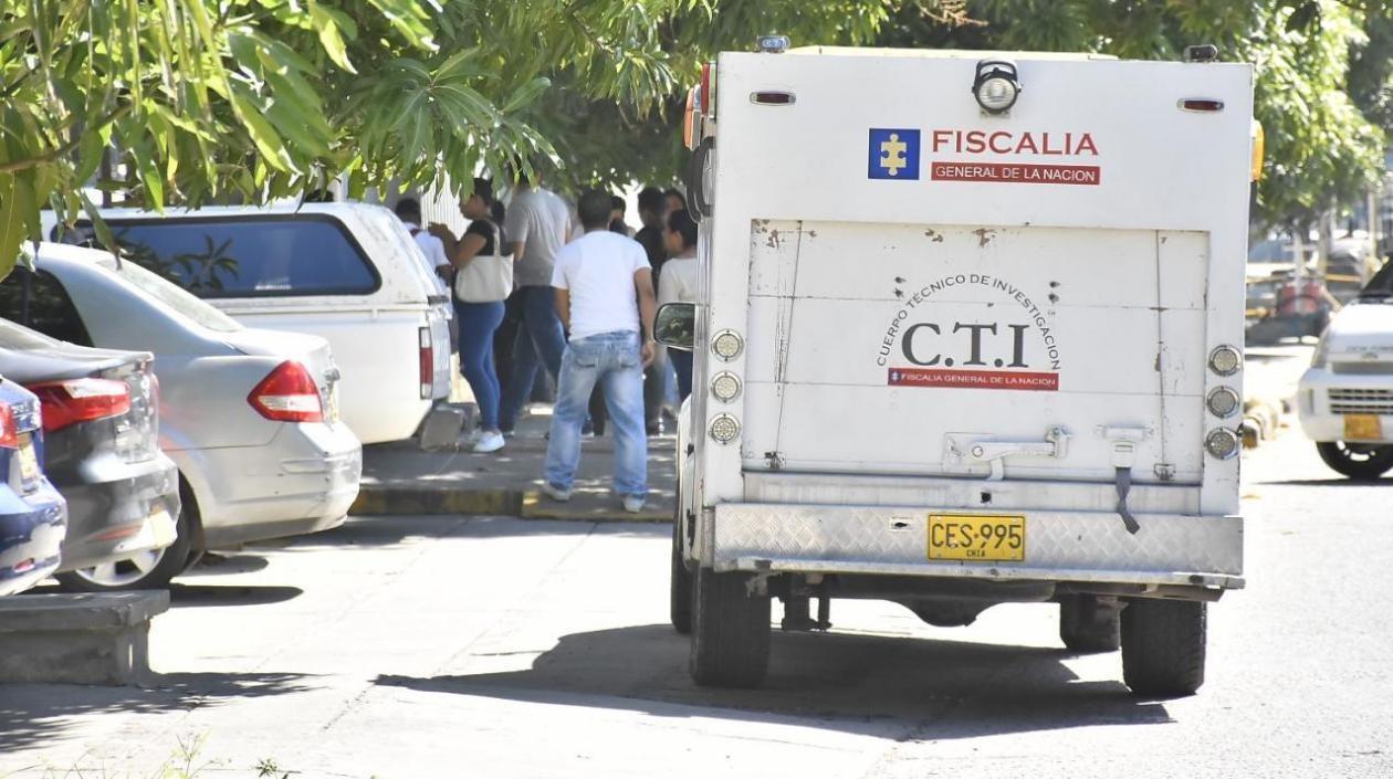Vehículo en el que transportan los cuerpos a Medicina Legal. 