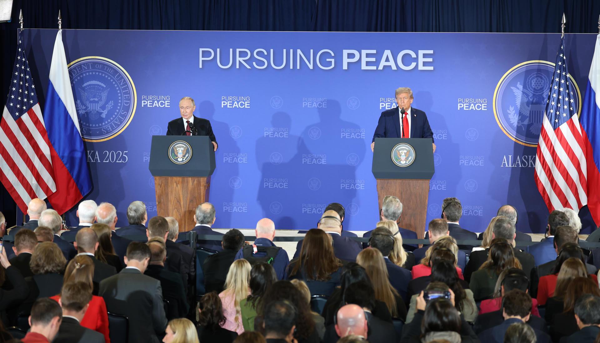 El Presidente de Rusia, Vladimir Putin y Donald Trump, mandatario de Estados Unidos.